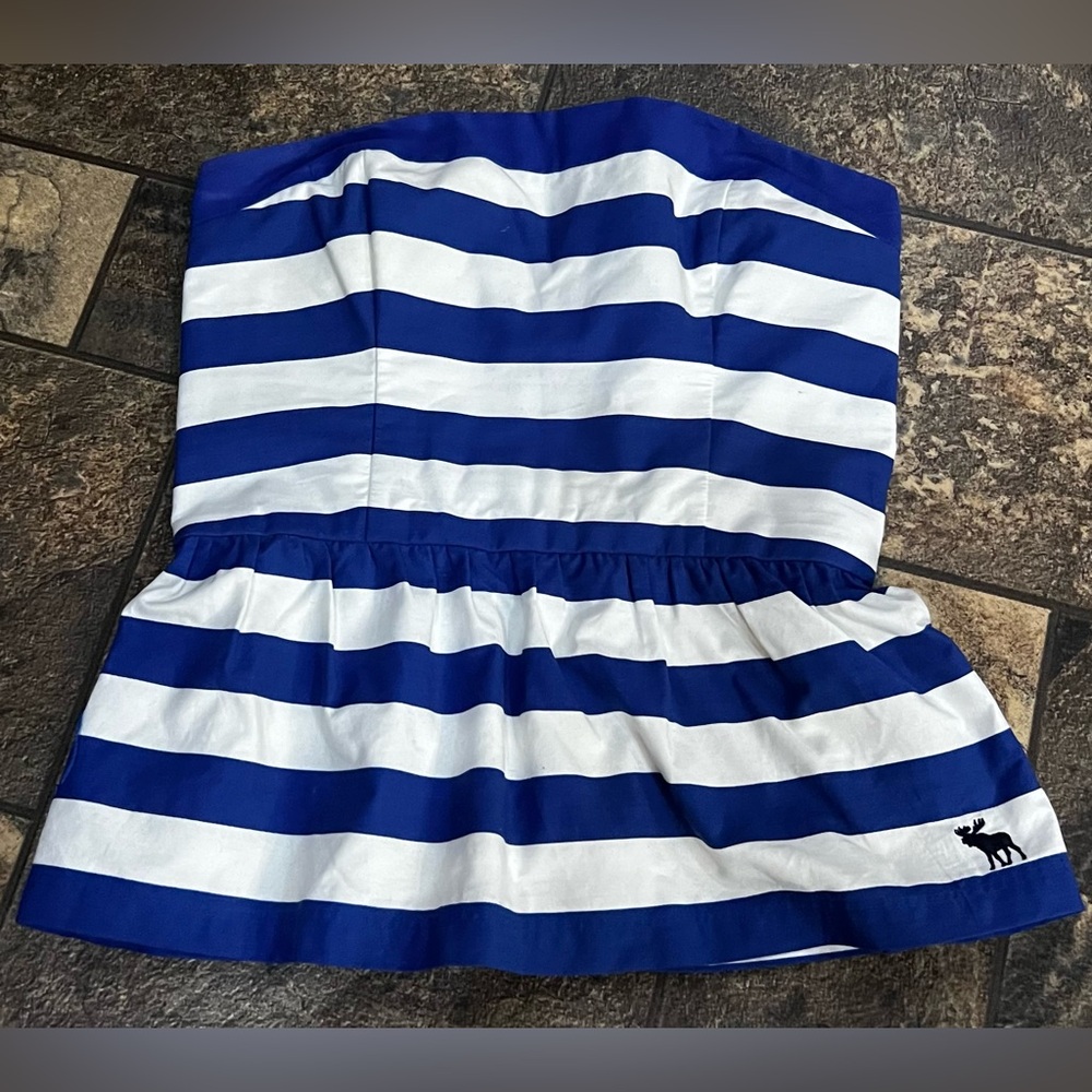 Under $20 bogo 50% off. Abercrombie & Fitch Striped Strapless Top, size Medium.